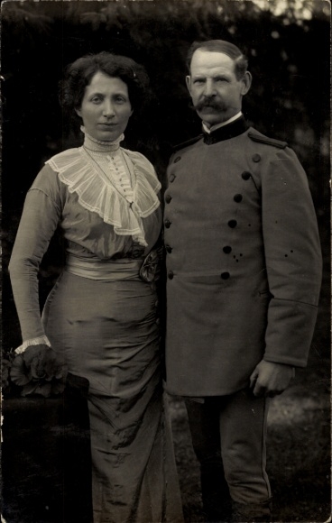 Photo Postcard Kaliningrad Königsberg East Prussia, forestry officer in uniform, H. Mielke and wife, April 1914