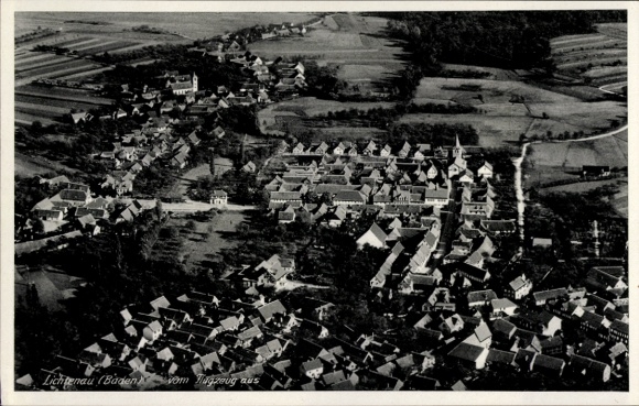 Ak Lichtenau in Baden, Luftaufnahme von  Wohngebäude, Landschaft