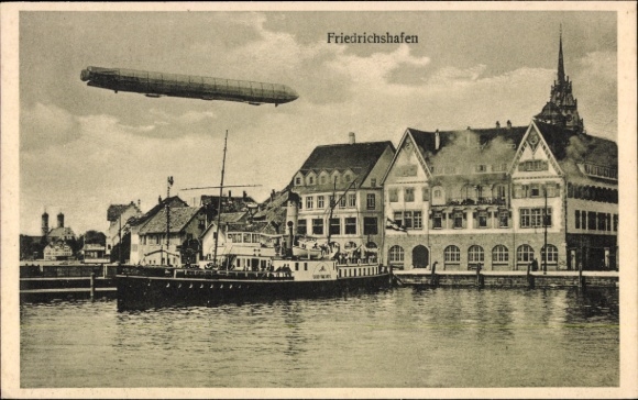 Widokówka z Friedrichshafen nad Jeziorem Bodeńskim, sterowiec nad miastem, parowiec