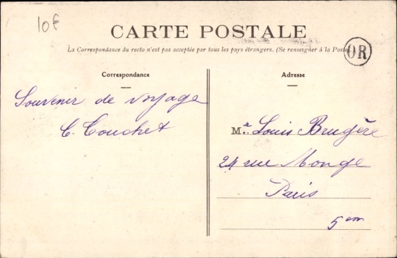 Postcard Aigurande Indre, Place du Champ de Foire, French Republic, trees and architecture