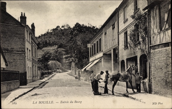 Postcard La Bouille Seine Maritime, Entrance to the Village