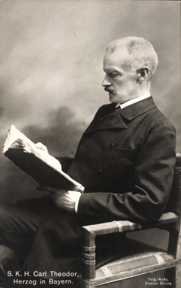 Postcard Carl Theodor, Duke of Bavaria reading