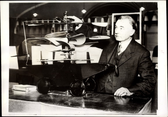 Photo London Westminster, International Aviation Show 1929, Helicopter, inventor FJW Purton