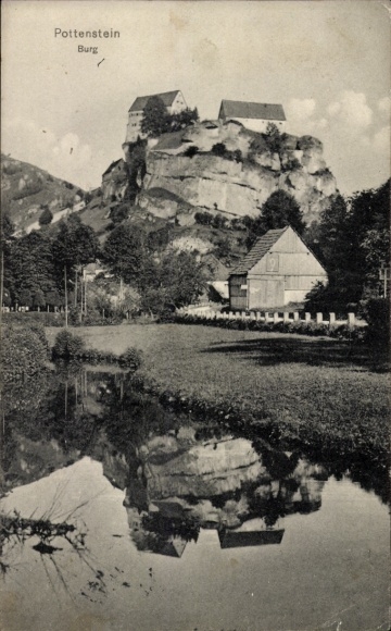 KP Pottenstein w Górnej Frankonii, zamek na wzgórzu, budynek, odbicie wody, otoczenie