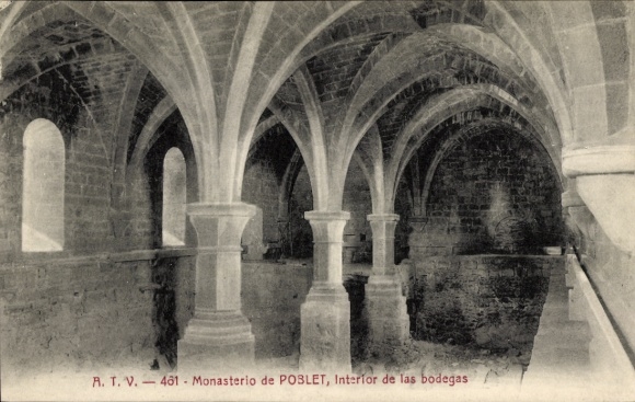KP Poblet Tarragona Katalonia, Monasterio de Widok z wnętrza piwnic z winami