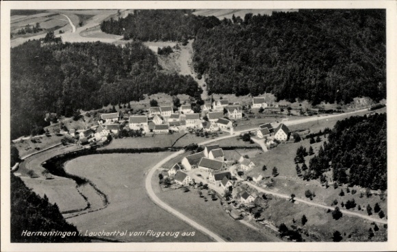 Ak Hermentingen Veringenstadt in Hohenzollern, Luftaufnahme, Laucherttal, Gebäude, Landschaft