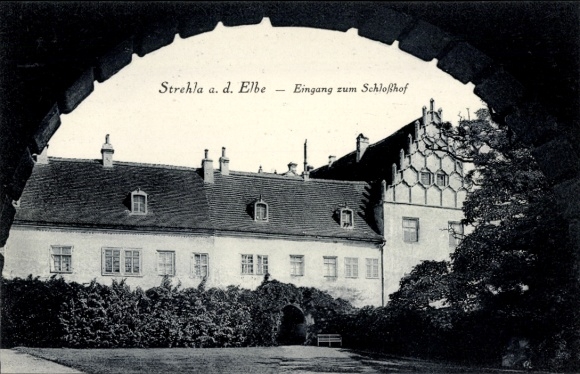 Postcard Strehla on the Elbe Saxony, entrance to the castle courtyard