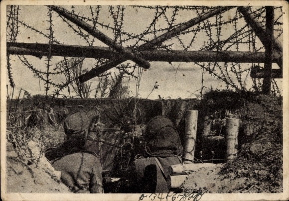 Ak Deutsche Wehrmacht, Sommer im Osten, Sicherungsposten in vorderer Linie, Stacheldraht, 2. WK