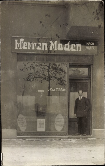 Photo Postcard Lauchhammer in Lower Lusatia, men's fashions, tailoring