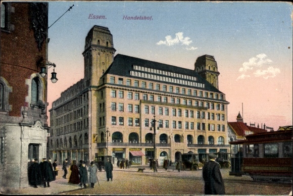 Ak Essen im Ruhrgebiet,  Handelshof, Gebäude mit Türmen, Straßenansicht, Menschen auf der Straße
