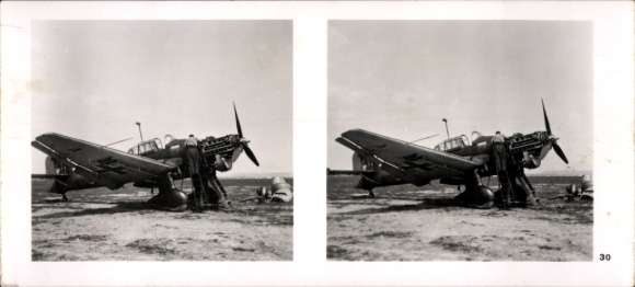 Stereo Raumbild Foto Fliegen und Siegen Nr. 30, Junkers Ju 87 nach dem Feindflug