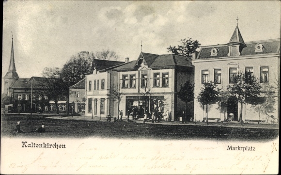 Ak Kaltenkirchen in Schleswig Holstein, Partie am Marktplatz, Kirchturm