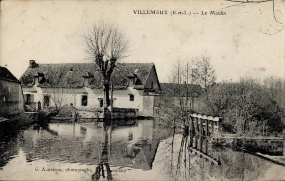 Postcard Villemeux Eure et Loir, mill, watercourse, trees, houses, quiet landscape