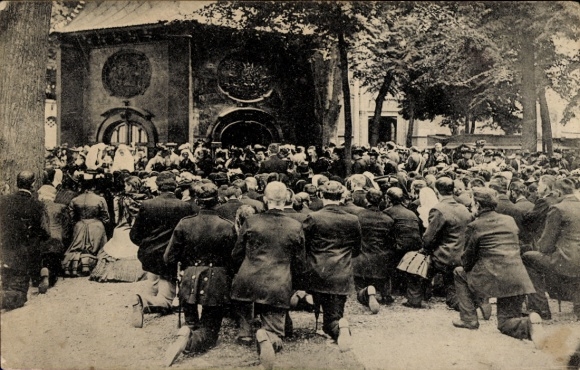 Postcard Kevelaer on the Lower Rhine, crowd, kneeling people, Chapel of Grace, celebration, r place