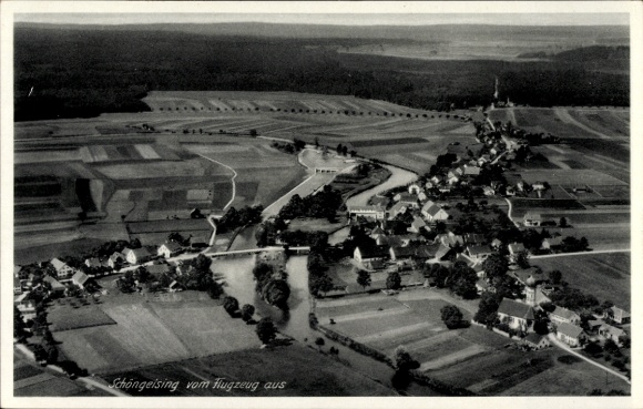 Ak Schöngeising in Oberbayern, Luftaufnahme, Landstraße, Häuser, Fluss, Felder, Kirche
