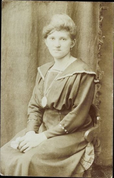 10 alte Ak Frauenportraits, diverse Ansichten