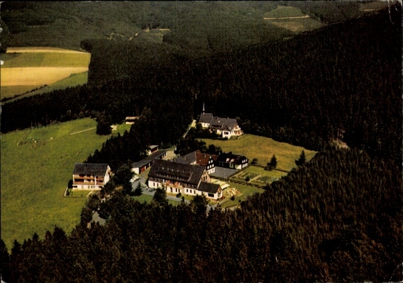 Ak Oberkirchen Schmallenberg im Sauerland, Gasthäuser, Hallenschwimmbad, Kapelle, Luftbild