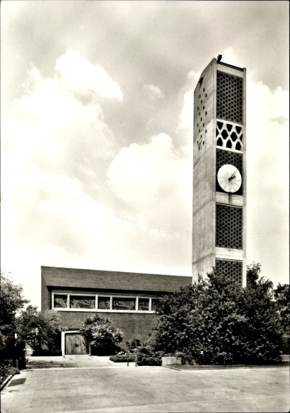 PC Hofheim im Ried Lampertheim Hessen, Church of Peace with clock
