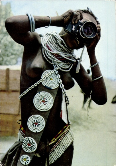 KP Say Cheese, Turkana Girl, afrykańska kobieta z aparatem, topless