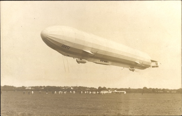 Photo Postcard Zeppelin airship LZ 13 Hansa, landing in Hamburg Fuhlsbüttel