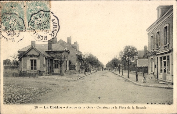 Postcard La Châtre Indre, Avenue de la Gare, Square of the Bascule, houses, trees