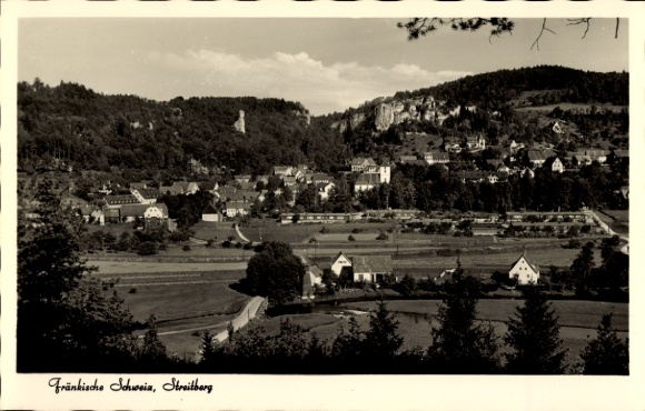 Ak Streitberg Wiesenttal Fränkische Schweiz, Blick auf  grüne Landschaft, Felsformationen, Geb...