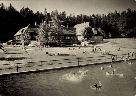 Postcard Pfaffroda Schönberg in Saxony, holiday home of the VEB TuR Dresden, swimming pool