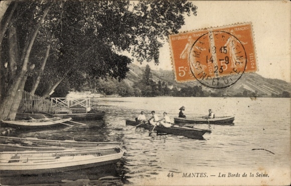 Ak Mantes sur Seine Yvelines, Blick auf die Seine, Boote, Menschen am Ufer, Bäume, Berglandschaft