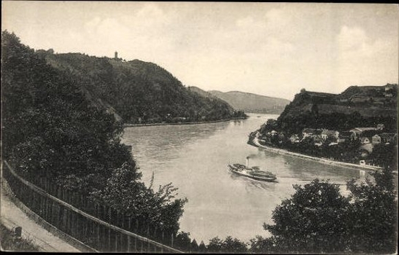 KP Heilbronn am Neckar, widok z lotu ptaka na Heilbronn, panoramę miasta, góry w tle