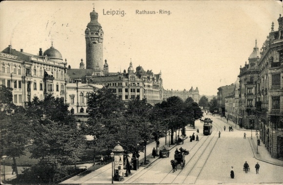 Ak Leipzig, Stadtansicht  Rathaus-Turm, Straßenbahn, Bäume,  Architektur