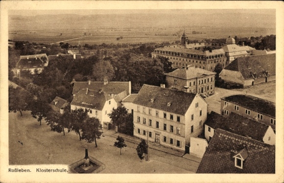Ak Roßleben an der Unstrut Kyffhäuserkreis,  Klosterschule, Luftaufnahme, viele Bäume,  Architekt