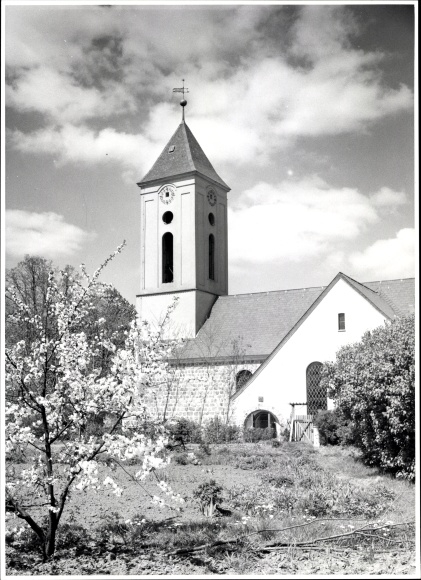 Photo Berlin Neukölln Rudow, Bert Sass, Evangelical Church, blossom