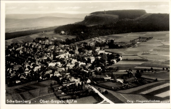 Ak Scheibenberg im Erzgebirge, Luftaufnahme von  Ober-Erzgebirge, 807 m, Fliegeraufnahme