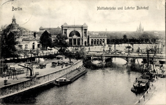 Postcard Berlin Tiergarten Moabit, Moltke Bridge, Lehrter Station, ships on the Spree