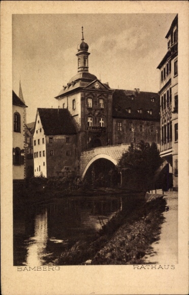 Postcard Bamberg in Upper Franconia, town hall from old stone bridge, river bank