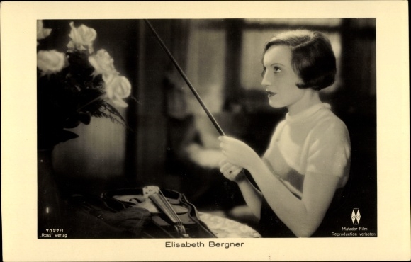 Postcard actress Elisabeth Bergner, profile view, film scene The dreaming mouth