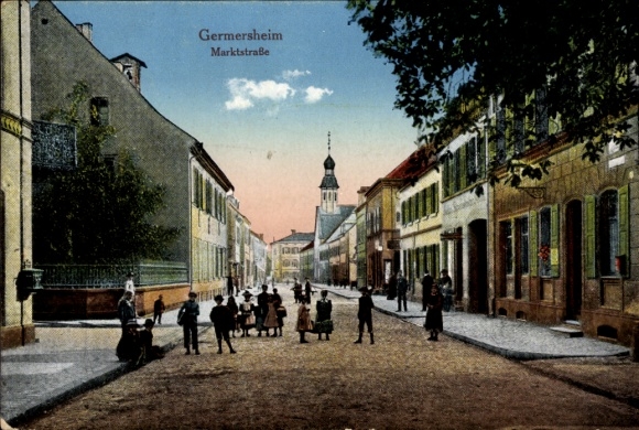 Postcard Germersheim, view of the Marktstraße with passers-by and church