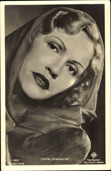 Postcard actress Hilde Weissner, portrait