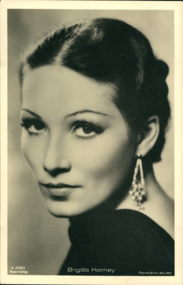 Postcard actress Brigitte Horney, portrait, Ross A 2745/1