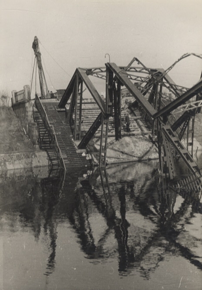 Original photo Berlin Neukölln, destroyed bridge over the Teltow Canal (Späthstraße), 1945/46