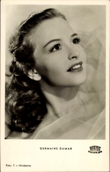 Postcard actress Germaine Damar, duke Film, Portrait, Dancing Stars