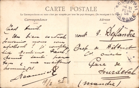 Postcard Dreux Eure et Loir, Church and Caisse d'Epargne, street view, people on the street
