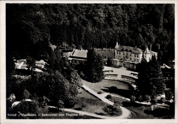 Ak Badenweiler im Schwarzwald, Schloss, Luftaufnahme, Landschaft, Bäume