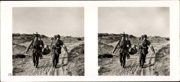 Stereo image photo &quot;The Battle in the West&quot; No. 15 medics in the firing range at Dunkirk