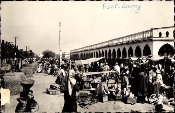 KP N Djamena Fort Lamy Czad, zadaszony targ, stragany
