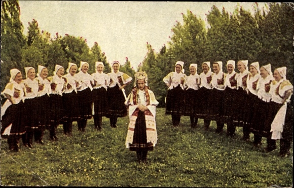 Postcard Slovakia, women in Slovak costume