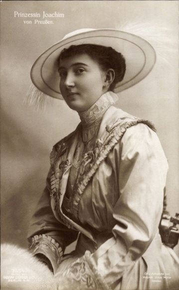 Ak Prinzessin Joachim von Preußen, Marie Auguste von Anhalt, Federhut