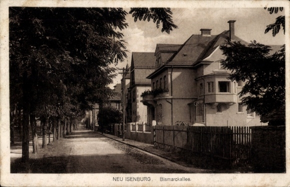 Postcard Neu Isenburg in Hesse, Bismarckallee