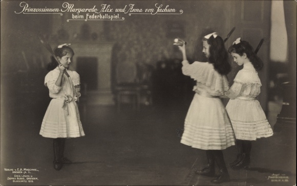Postcard Princesses Margarete, Alix and Anna of Saxony at the badminton game