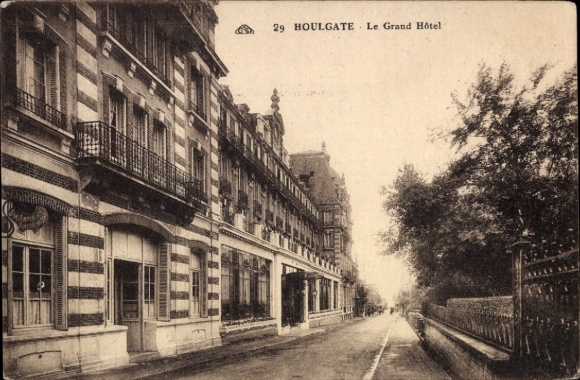 Ak Houlgate Calvados, Grand Hôtel, alte Architektur, ruhige Straße